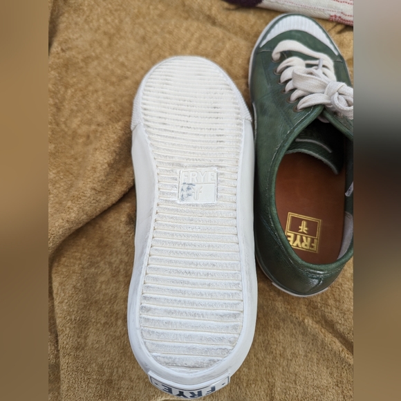 Frye Betty Low Lace Leather Sneakers Olive Size 6.5 Like New - Picture 3 of 11